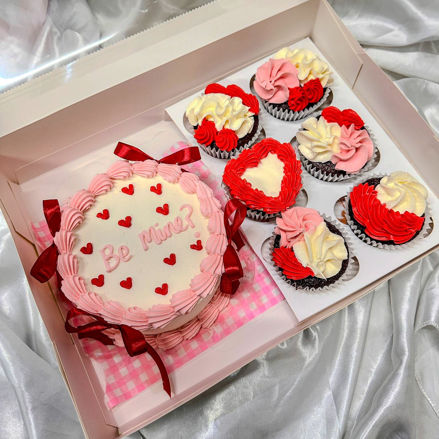 Deluxe Love Bento Set (5” + 6 cupcakes)