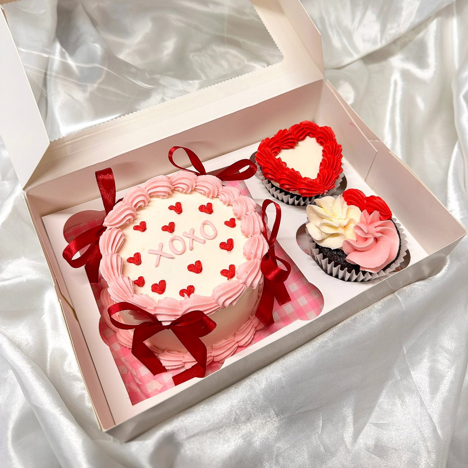 Mini Love Bento Set (4” mini, 2 cupcakes)
